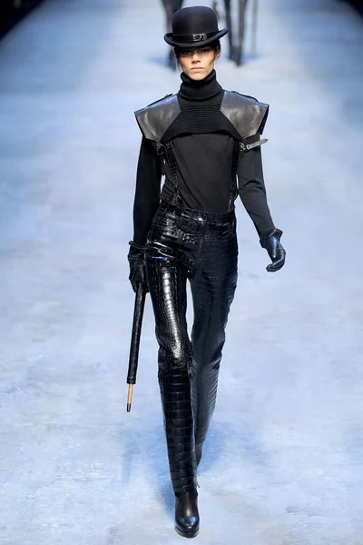 Look 3